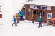 Faller 151732 - H0 - Après-Ski-Feiernde